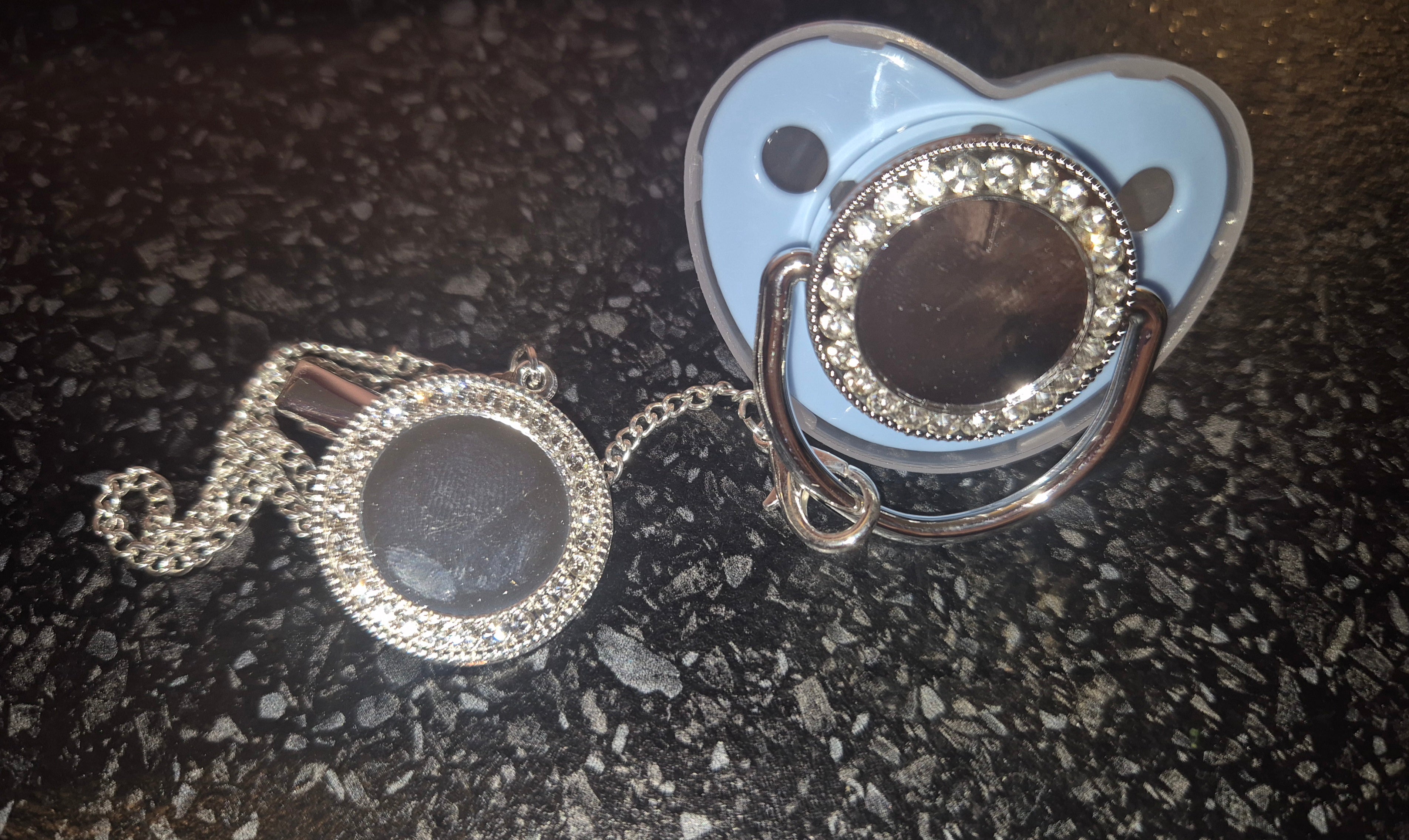 Sparkle dummies with clips